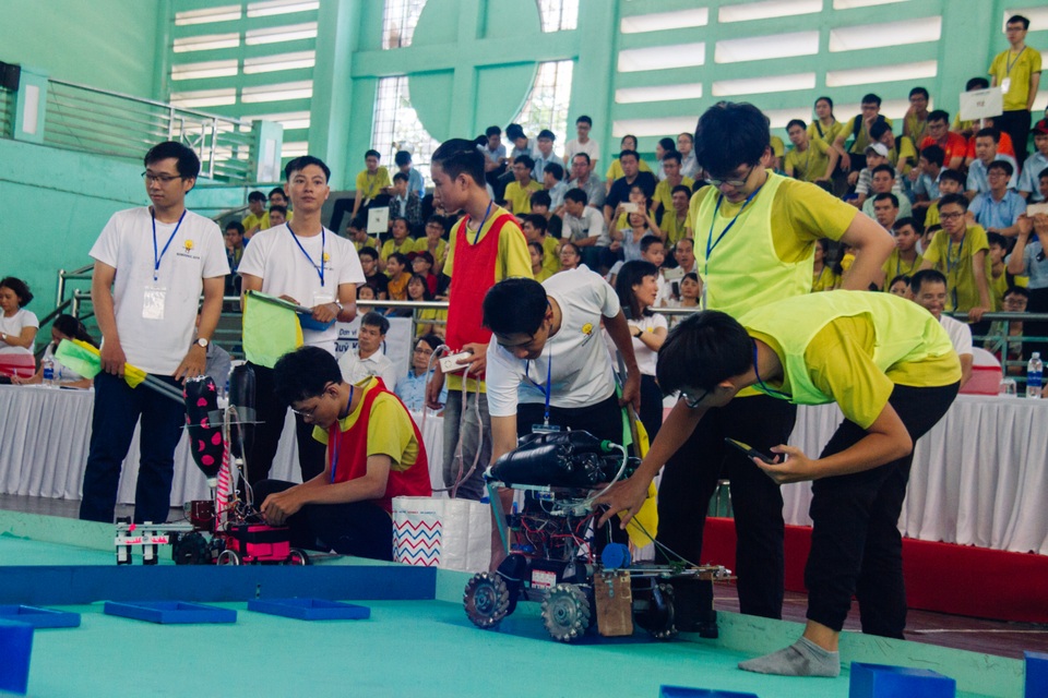 Hơn 200 học sinh tham dự cuộc thi sáng tạo Robot - 1