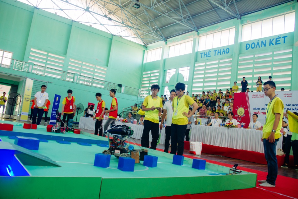 Hơn 200 học sinh tham dự cuộc thi sáng tạo Robot - 2