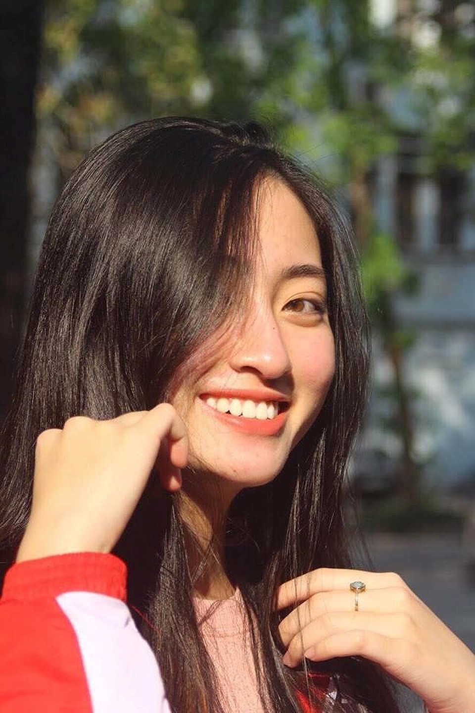 So nhan sắc mặt mộc của Hoa hậu Đỗ Mỹ Linh và Lương Thuỳ Linh - 17 So nhan sắc mặt mộc của Hoa hậu Đỗ Mỹ Linh và Lương Thuỳ Linh - 17