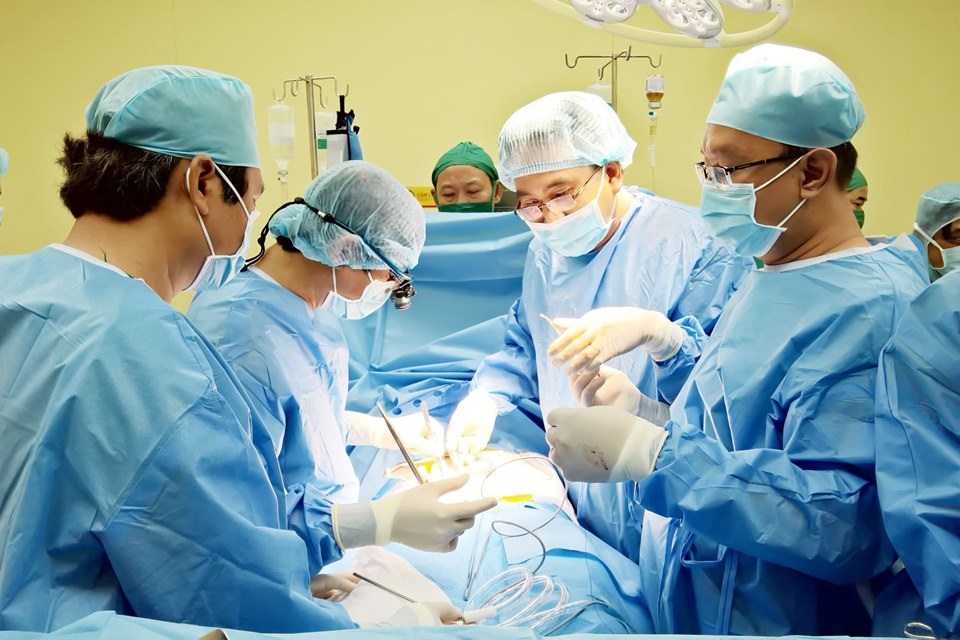 Cô ruột hiến một phần cơ thể cứu cháu mắc bệnh hiếm gặp - 3 Cô ruột hiến một phần cơ thể cứu cháu mắc bệnh hiếm gặp - 3