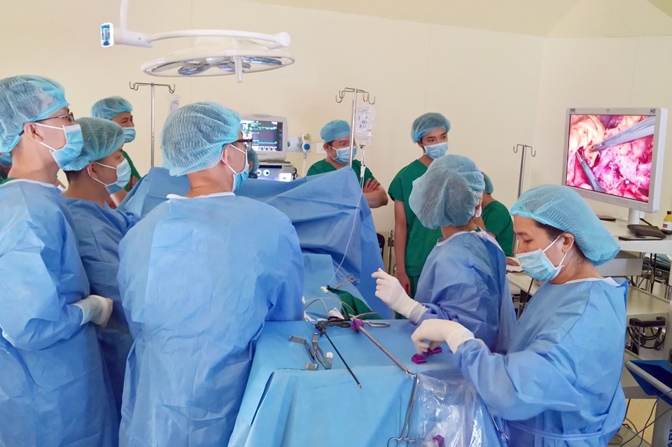 Cô ruột hiến một phần cơ thể cứu cháu mắc bệnh hiếm gặp - 1 Cô ruột hiến một phần cơ thể cứu cháu mắc bệnh hiếm gặp - 1