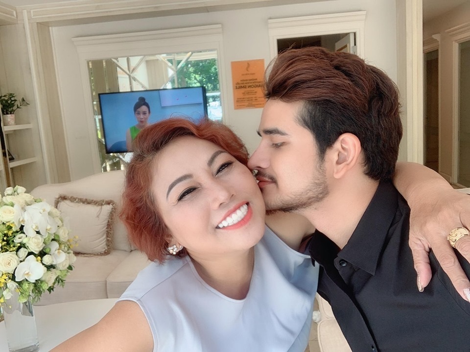 Siu Black nói gì về tin đồn nợ hàng chục tỷ đồng vì bài bạc, cung phụng người tình? - 4 Siu Black nói gì về tin đồn nợ hàng chục tỷ đồng vì bài bạc, cung phụng người tình? - 4