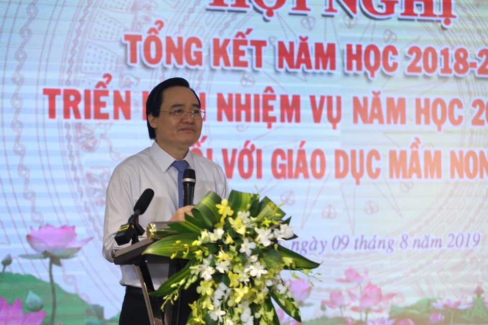 Bộ trưởng Phùng Xuân Nhạ: “Chưa yên tâm về việc ngăn chặn bạo hành đối với trẻ mầm non” - 1 Bộ trưởng Phùng Xuân Nhạ: “Chưa yên tâm về việc ngăn chặn bạo hành đối với trẻ mầm non” - 1