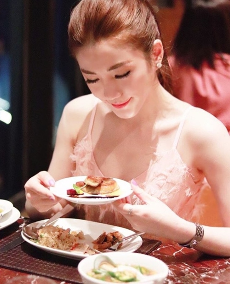 Cô giáo kiêm tiếp viên hàng không hot nhất Thái Lan đẹp nhờ chăm sóc kỳ công - 6 Cô giáo kiêm tiếp viên hàng không hot nhất Thái Lan đẹp nhờ chăm sóc kỳ công - 6