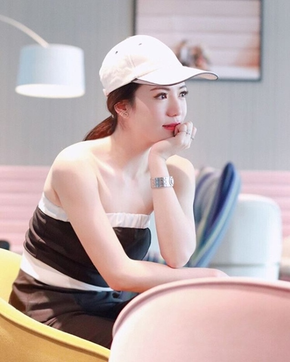 Cô giáo kiêm tiếp viên hàng không hot nhất Thái Lan đẹp nhờ chăm sóc kỳ công - 9 Cô giáo kiêm tiếp viên hàng không hot nhất Thái Lan đẹp nhờ chăm sóc kỳ công - 9