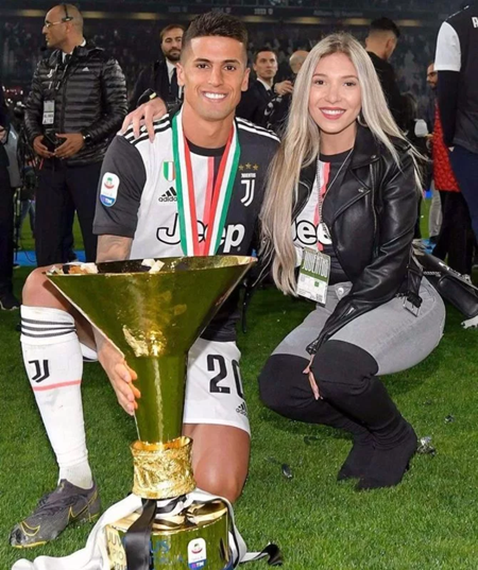 Ngắm dàn mỹ nhân tuyệt sắc “thổi lửa” cho vòng đấu mở màn Premier League - 4