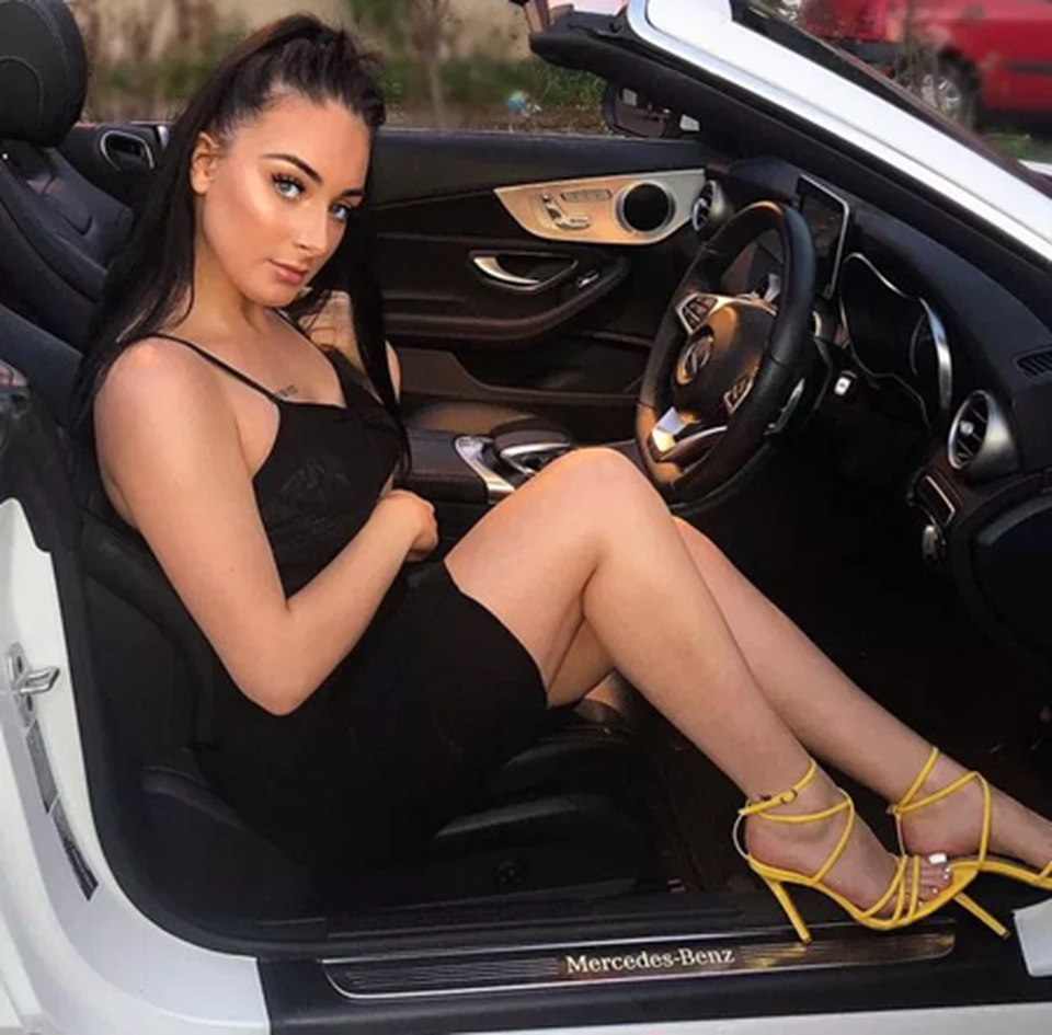 Ngắm dàn mỹ nhân tuyệt sắc “thổi lửa” cho vòng đấu mở màn Premier League - 9