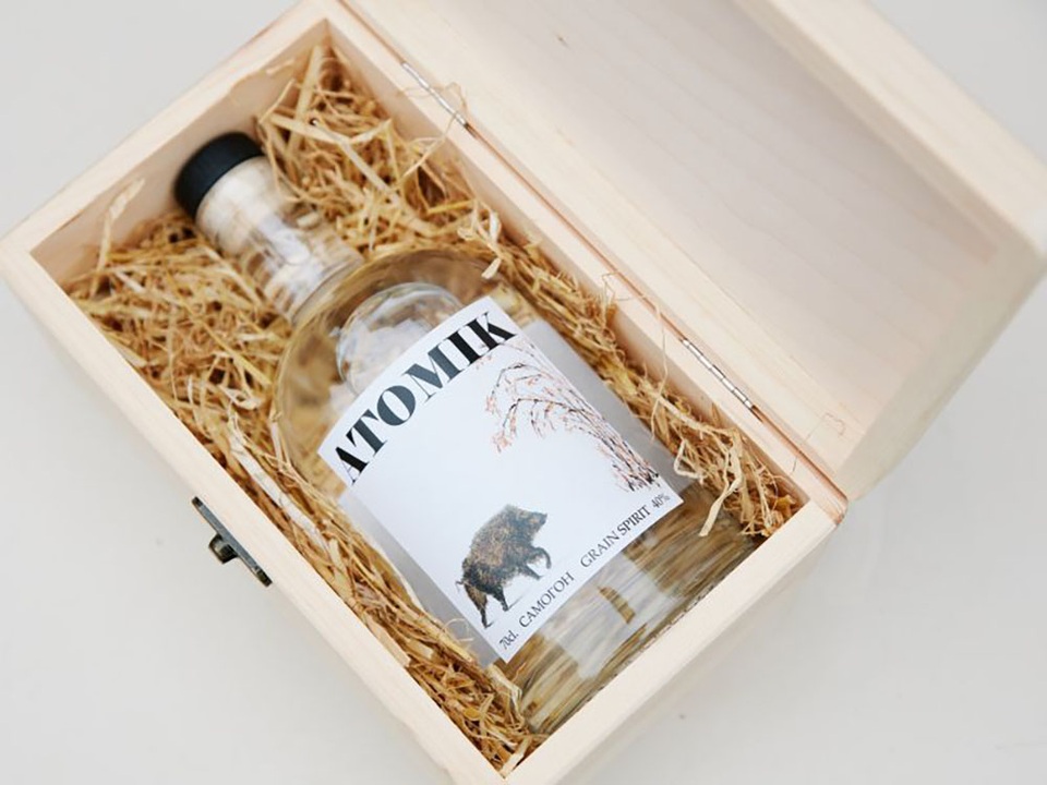Chai rượu vodka đầu tiên trên thế giới được sản xuất bởi ngũ cốc trồng ở Chernobyl - 1 Chai rượu vodka đầu tiên trên thế giới được sản xuất bởi ngũ cốc trồng ở Chernobyl - 1