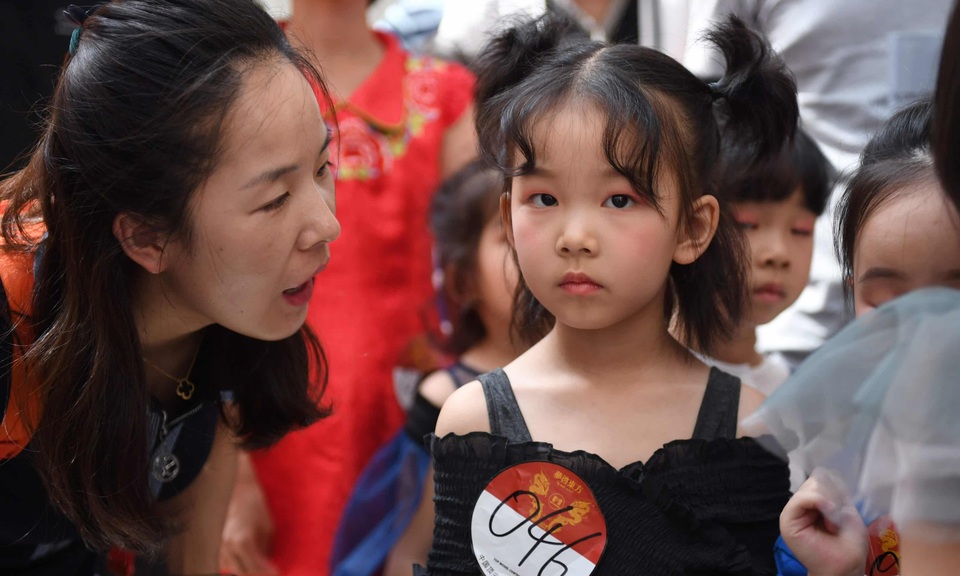 Góc nhìn cận cảnh vào công việc làm người mẫu thời trang của trẻ nhỏ - 1 Góc nhìn cận cảnh vào công việc làm người mẫu thời trang của trẻ nhỏ - 1