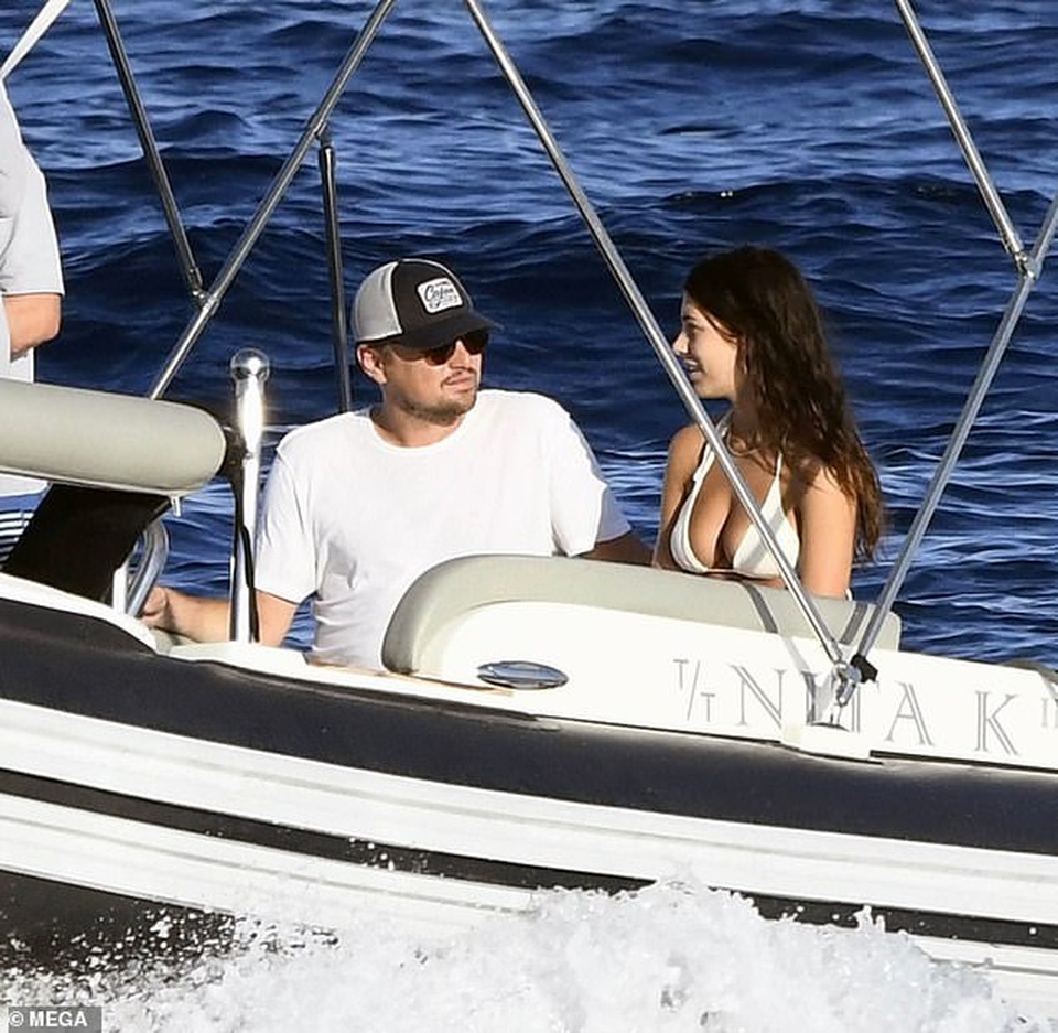 Leonardo DiCaprio và bạn gái tình tứ trên du thuyền - 3