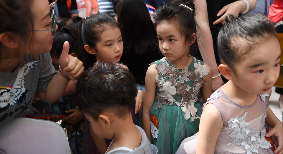 Góc nhìn cận cảnh vào công việc làm người mẫu thời trang của trẻ nhỏ - 6 Góc nhìn cận cảnh vào công việc làm người mẫu thời trang của trẻ nhỏ - 6