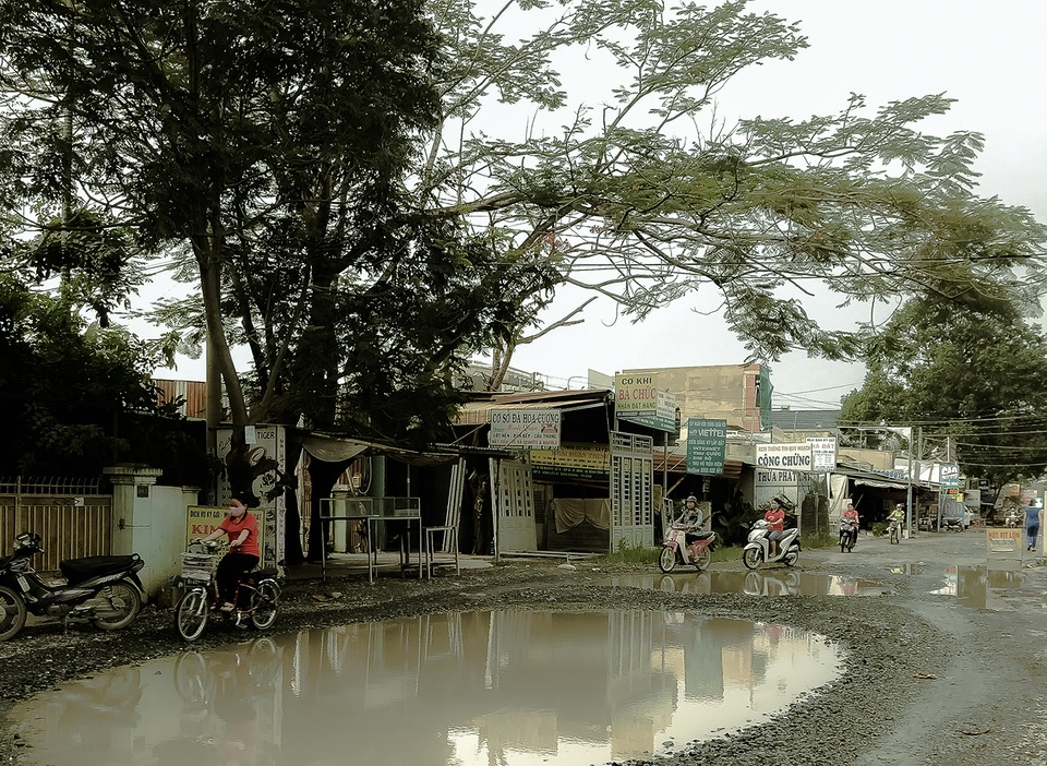 Sửa chữa tạm con đường “đau khổ” tại TP.HCM sau loạt bài phản ánh của Dân trí! - 9 Sửa chữa tạm con đường “đau khổ” tại TP.HCM sau loạt bài phản ánh của Dân trí! - 9