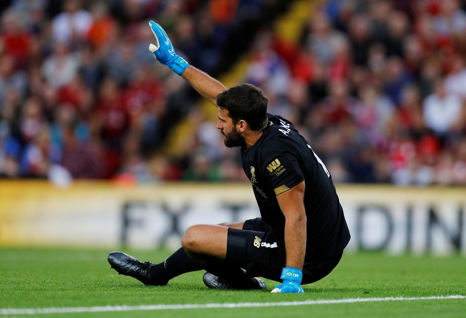 Liverpool nhận tin dữ về thủ môn Alisson ngay khi mùa giải vừa bắt đầu - 1 Liverpool nhận tin dữ về thủ môn Alisson ngay khi mùa giải vừa bắt đầu - 1