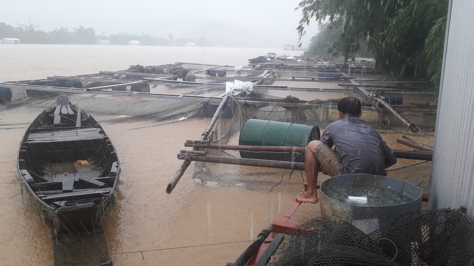 Tìm thấy thi thể nạn nhân bị lũ cuốn trôi cách đây 3 ngày - 1 Tìm thấy thi thể nạn nhân bị lũ cuốn trôi cách đây 3 ngày - 1