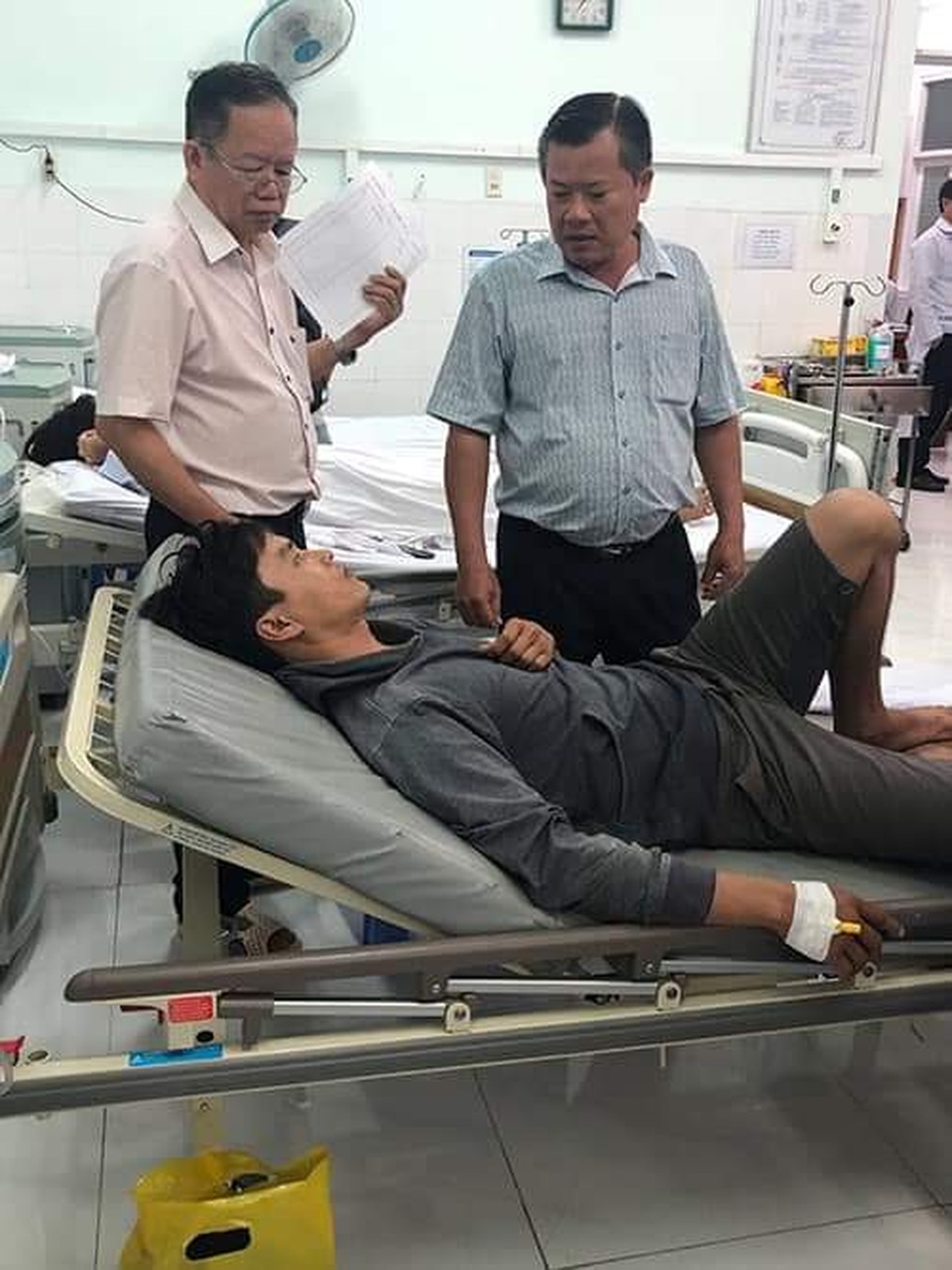 Mở rộng phạm vi tìm kiếm 2 du khách bị sóng biển cuốn trôi - 2 Mở rộng phạm vi tìm kiếm 2 du khách bị sóng biển cuốn trôi - 2