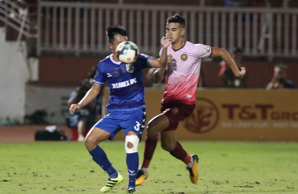 Trọng tài lại gây tranh cãi, Sài Gòn FC thua sát nút B.Bình Dương - 3 Trọng tài lại gây tranh cãi, Sài Gòn FC thua sát nút B.Bình Dương - 3
