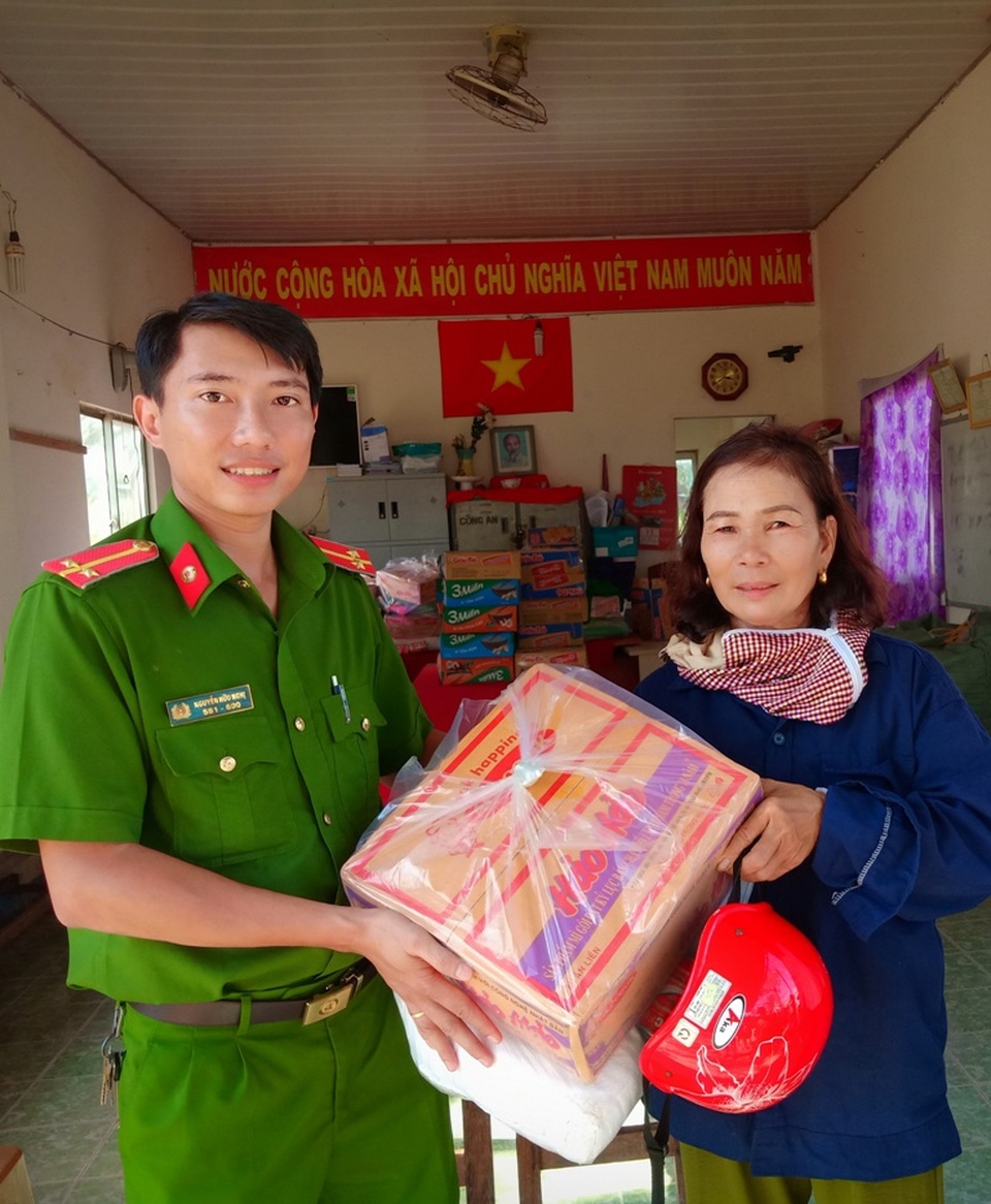 Bộ đội ra quân dọn cống rãnh, khơi thông dòng chảy ở Phú Quốc - 2