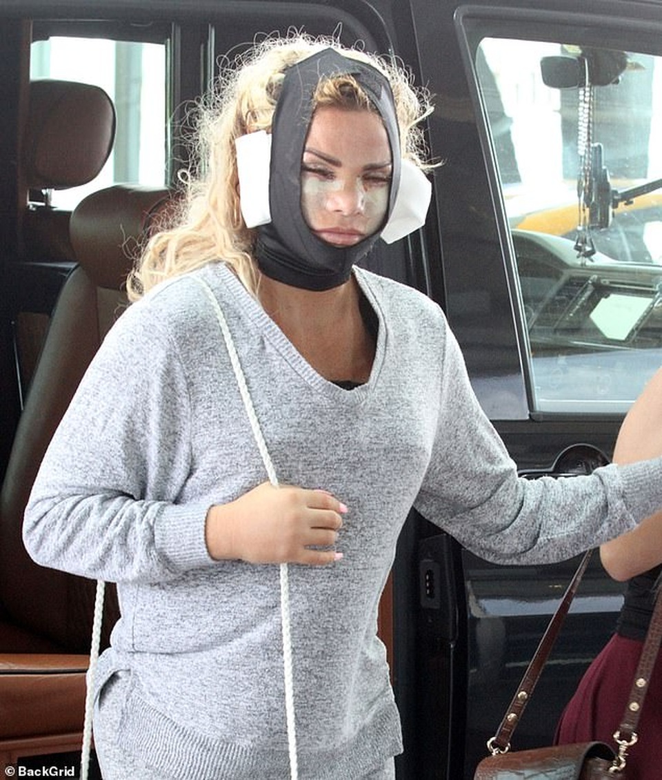 Kinh sợ với gương mặt sưng phồng vì thẩm mỹ của Katie Price - 1 Kinh sợ với gương mặt sưng phồng vì thẩm mỹ của Katie Price - 1
