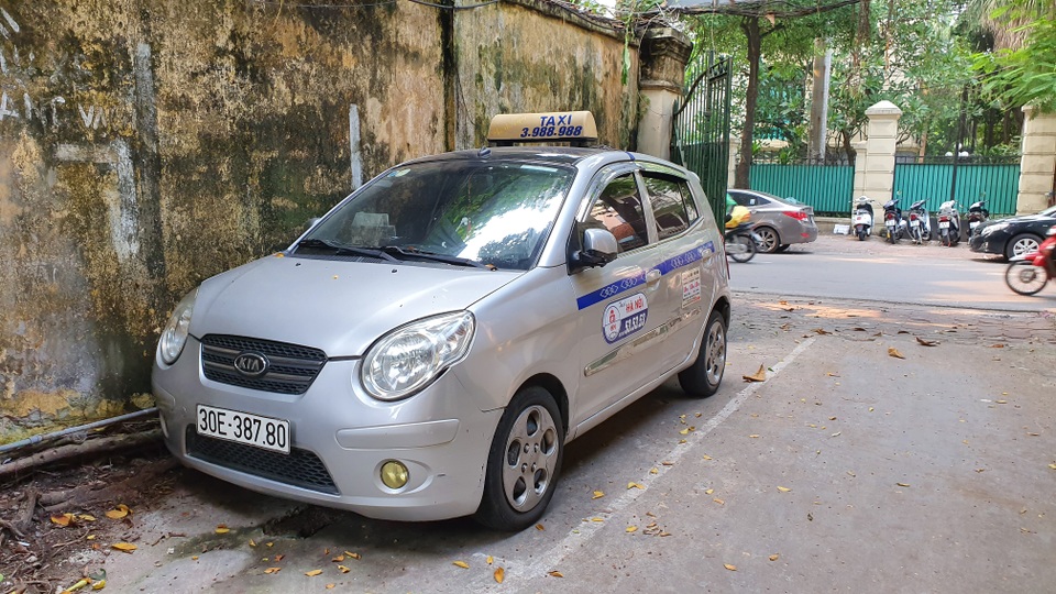 “Chặt chém” khách Tây 450 nghìn, tài xế taxi bị phạt 9 triệu đồng - 2 “Chặt chém” khách Tây 450 nghìn, tài xế taxi bị phạt 9 triệu đồng - 2