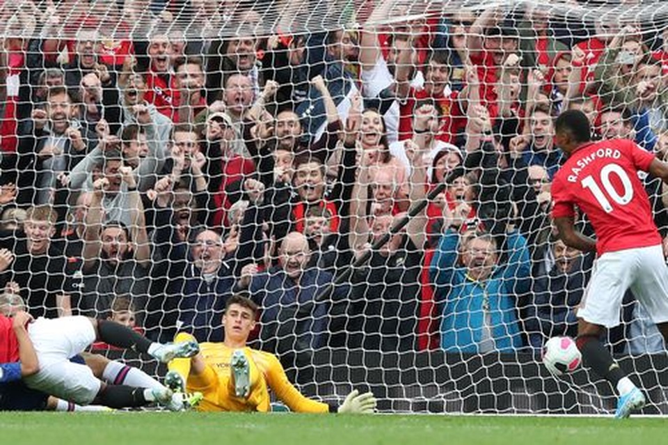 Những khoảnh khắc trong chiến thắng giòn giã của Man Utd trước Chelsea - 14 Những khoảnh khắc trong chiến thắng giòn giã của Man Utd trước Chelsea - 14