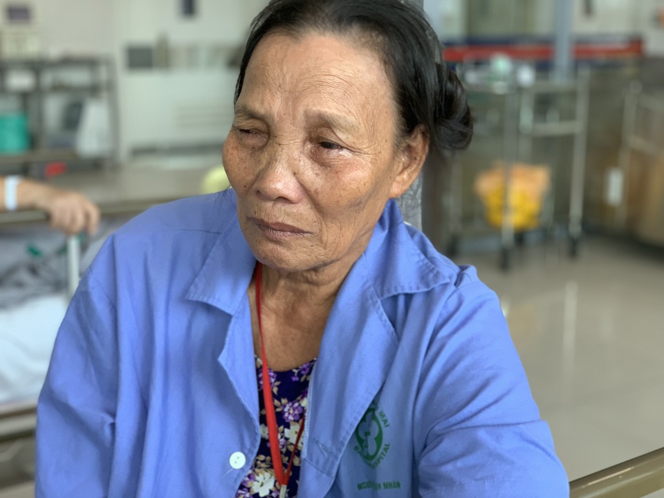 Người đàn bà lam lũ nhập viện khẩn cấp: Xin hãy cứu giúp cho em được về với con! - 4 Người đàn bà lam lũ nhập viện khẩn cấp: Xin hãy cứu giúp cho em được về với con! - 4