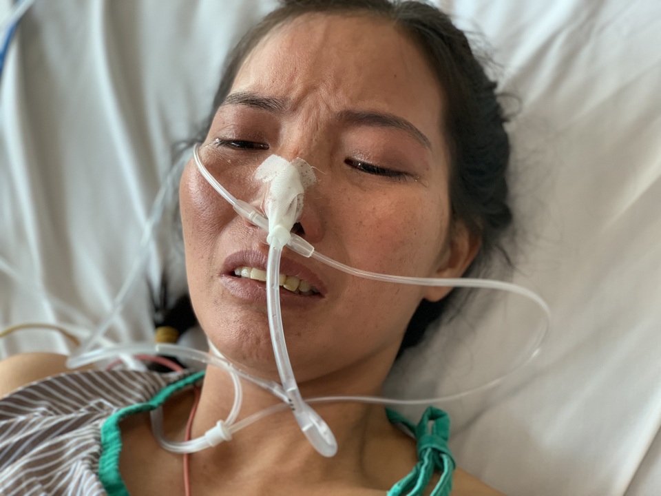 Người đàn bà lam lũ nhập viện khẩn cấp: Xin hãy cứu giúp cho em được về với con! - 1 Người đàn bà lam lũ nhập viện khẩn cấp: Xin hãy cứu giúp cho em được về với con! - 1