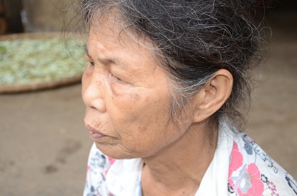 Người cựu binh ung thư khốn khổ nuôi con trai tâm thần và mẹ già 90 tuổi - 11 Người cựu binh ung thư khốn khổ nuôi con trai tâm thần và mẹ già 90 tuổi - 11