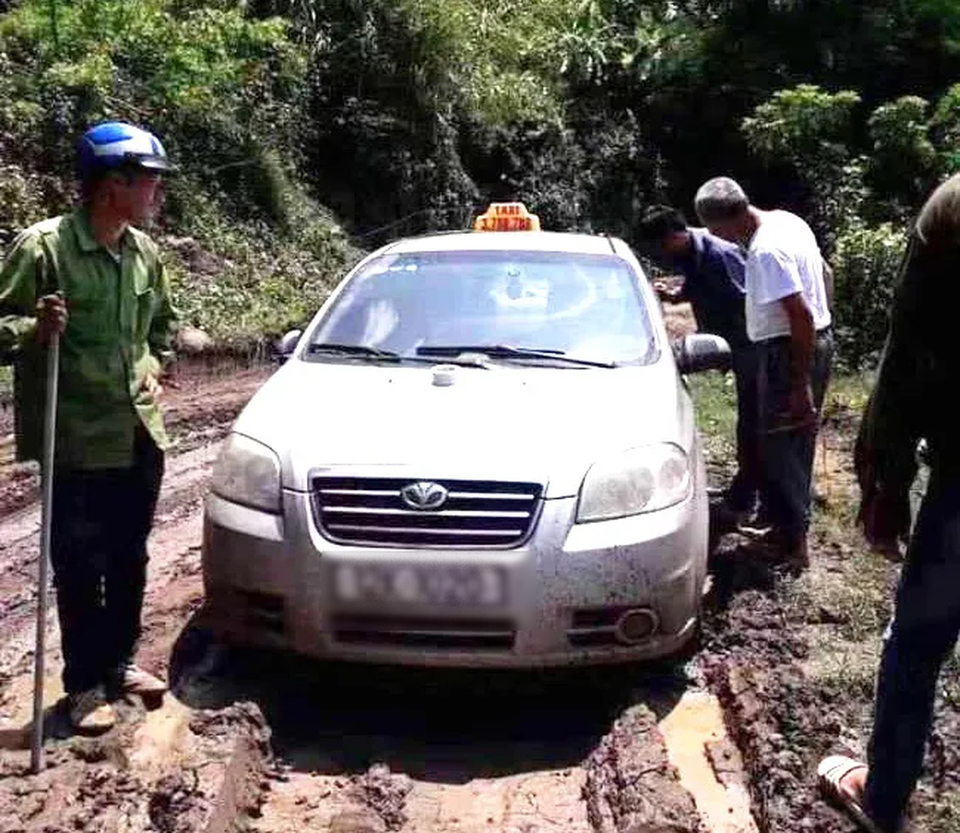 Bắt 3 đối tượng người nước ngoài nghi giết lái xe cướp taxi - 1 Bắt 3 đối tượng người nước ngoài nghi giết lái xe cướp taxi - 1