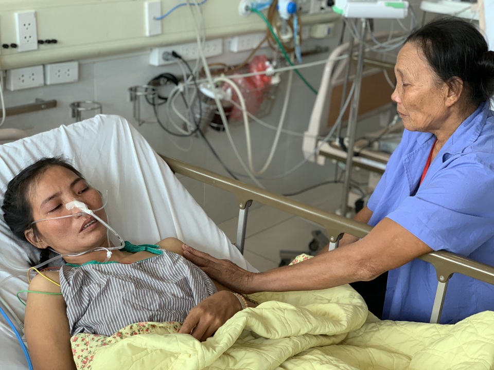 Người đàn bà lam lũ nhập viện khẩn cấp: Xin hãy cứu giúp cho em được về với con! - 6 Người đàn bà lam lũ nhập viện khẩn cấp: Xin hãy cứu giúp cho em được về với con! - 6