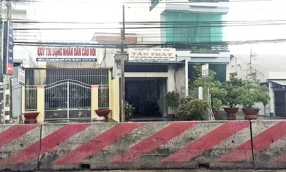 Xác minh thông tin công an chặn đường xô xát phụ nữ - 1