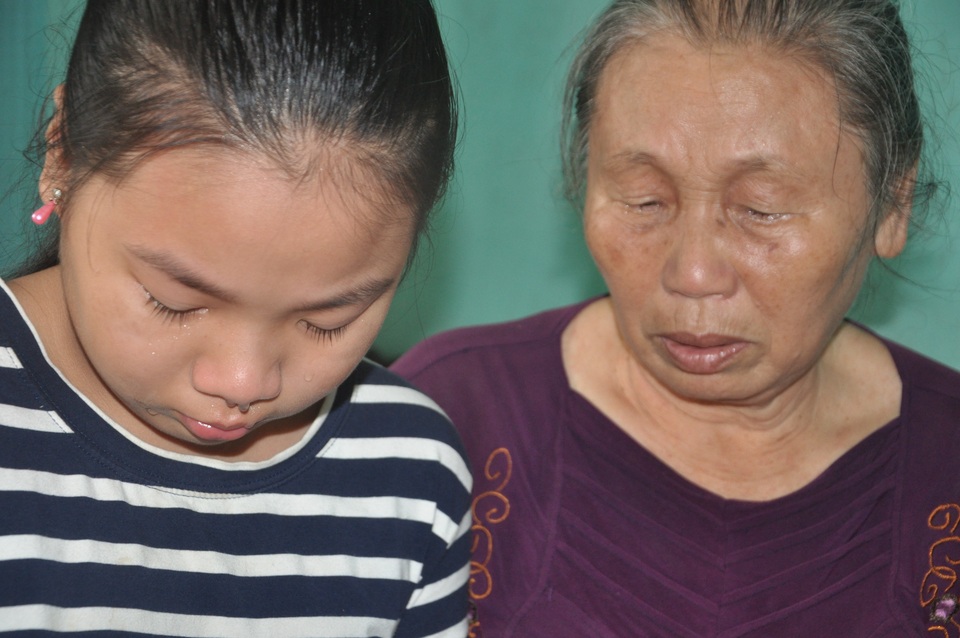 Xót thương bé gái mồ côi thèm khát tiếng gọi con ơi! - 8 Xót thương bé gái mồ côi thèm khát tiếng gọi con ơi! - 8