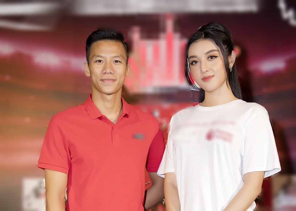Huyền My rủ rê mẹ cổ vũ Chelsea cùng dàn sao nam đình đám - 6 Huyền My rủ rê mẹ cổ vũ Chelsea cùng dàn sao nam đình đám - 6