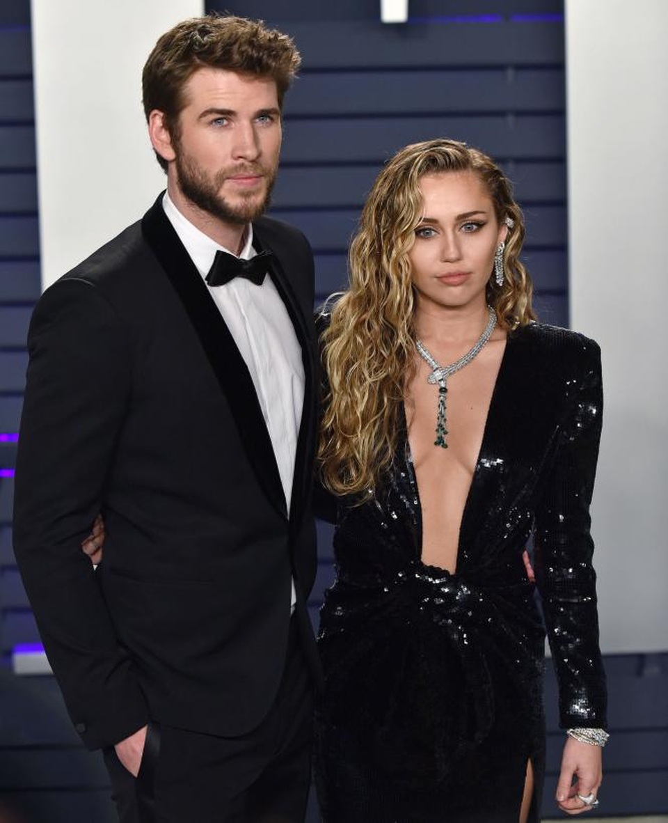 Miley Cyrus chính thức lên tiếng trước tin đồn ly hôn gây sốc - 3 Miley Cyrus chính thức lên tiếng trước tin đồn ly hôn gây sốc - 3