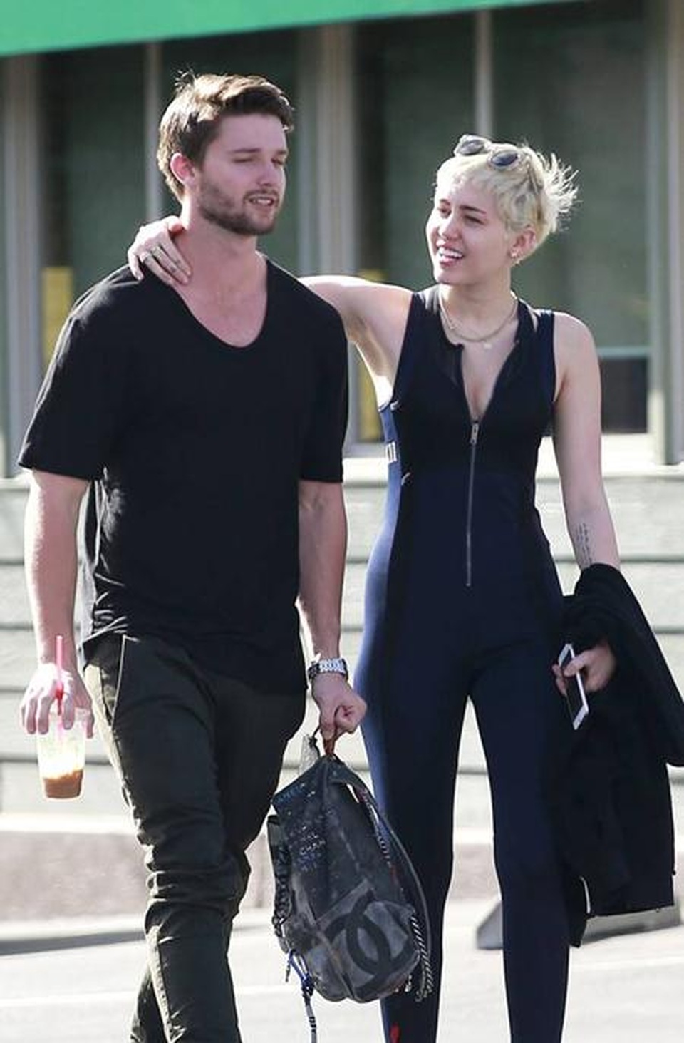 Nuối tiếc hành trình 10 năm yêu nhau của Miley Cyrus và Liam Hemsworth - 6 Nuối tiếc hành trình 10 năm yêu nhau của Miley Cyrus và Liam Hemsworth - 6