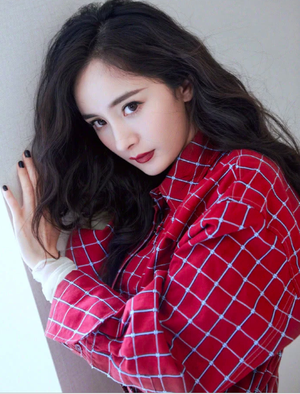 Dương Mịch tung ảnh xinh đẹp “không góc chết” sau tin đồn hò hẹn với “đàn em” - 1 Dương Mịch tung ảnh xinh đẹp “không góc chết” sau tin đồn hò hẹn với “đàn em” - 1