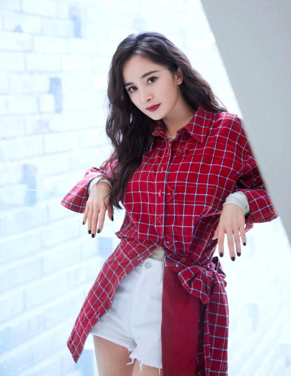 Dương Mịch tung ảnh xinh đẹp “không góc chết” sau tin đồn hò hẹn với “đàn em” - 5 Dương Mịch tung ảnh xinh đẹp “không góc chết” sau tin đồn hò hẹn với “đàn em” - 5