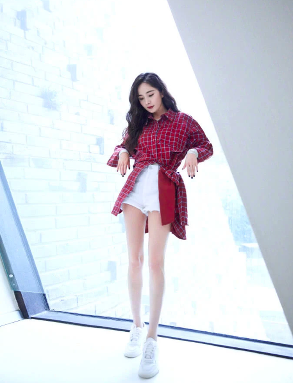 Dương Mịch tung ảnh xinh đẹp “không góc chết” sau tin đồn hò hẹn với “đàn em” - 7 Dương Mịch tung ảnh xinh đẹp “không góc chết” sau tin đồn hò hẹn với “đàn em” - 7