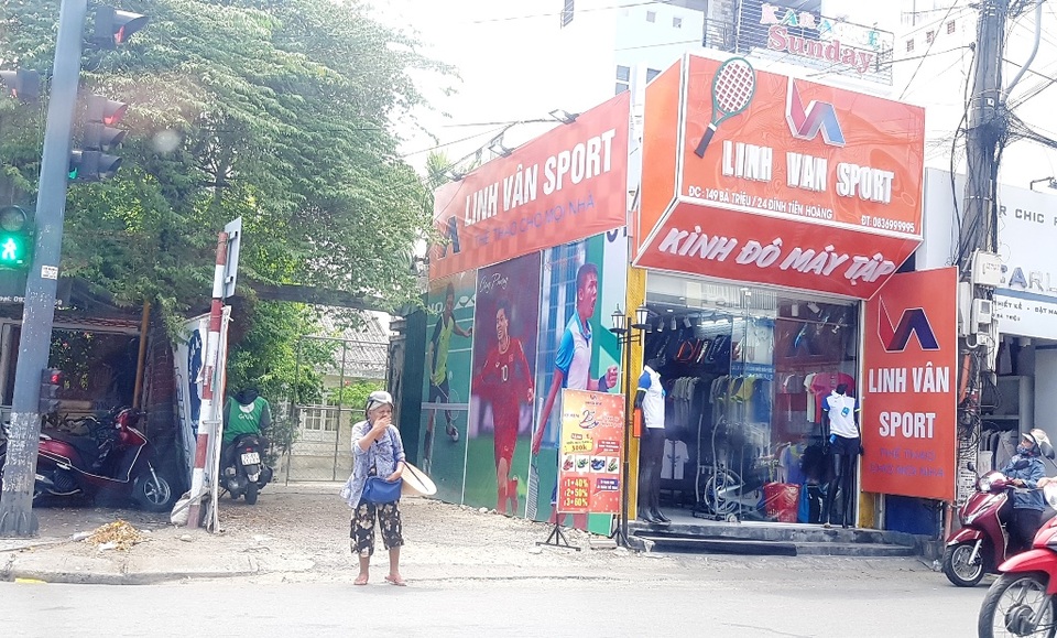 Công trình vi phạm chờ tháo dỡ lại được TP Huế cấp giấy chứng nhận kinh doanh? - 5 Công trình vi phạm chờ tháo dỡ lại được TP Huế cấp giấy chứng nhận kinh doanh? - 5