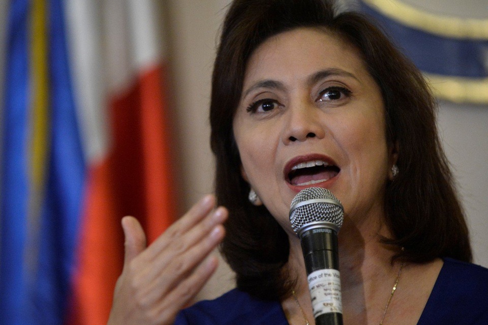 Phó Tổng thống Philippines kêu gọi ông Tổng thống Duterte cứng rắn hơn với Trung Quốc - 1