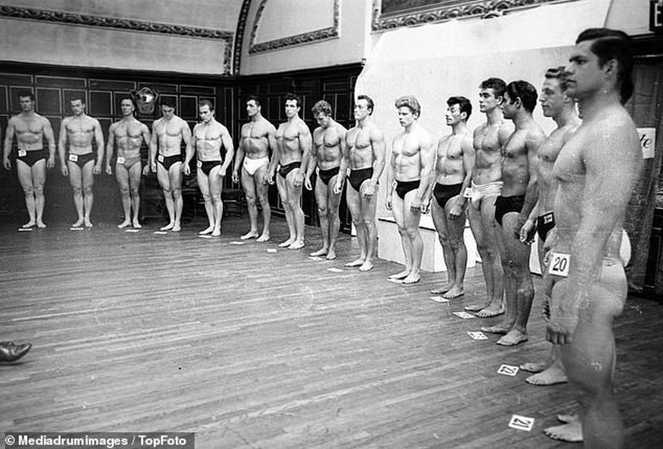 “Điệp viên 007” Sean Connery từng đi thi Mr Universe khoe cơ bắp lực lưỡng - 6 “Điệp viên 007” Sean Connery từng đi thi Mr Universe khoe cơ bắp lực lưỡng - 6