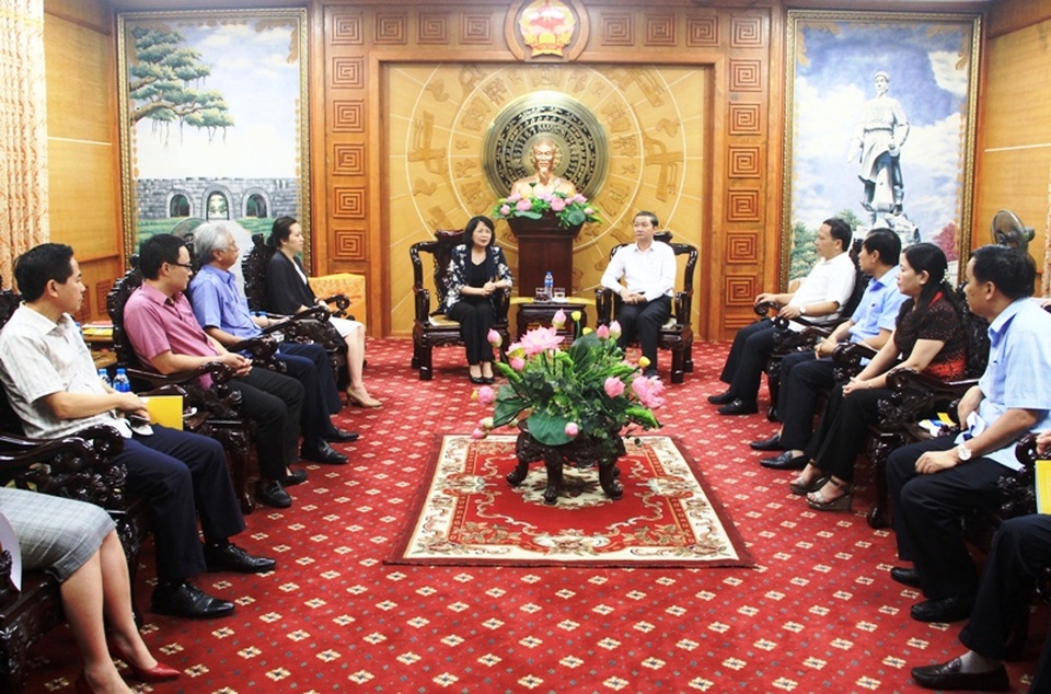 Phó Chủ tịch nước trao quà hỗ trợ đồng bào bị thiệt hại do mưa lũ - 1 Phó Chủ tịch nước trao quà hỗ trợ đồng bào bị thiệt hại do mưa lũ - 1