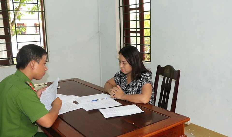 Triệt phá đường dây lô đề “quý bà” chuyên giao dịch qua mạng xã hội - 2 Triệt phá đường dây lô đề “quý bà” chuyên giao dịch qua mạng xã hội - 2