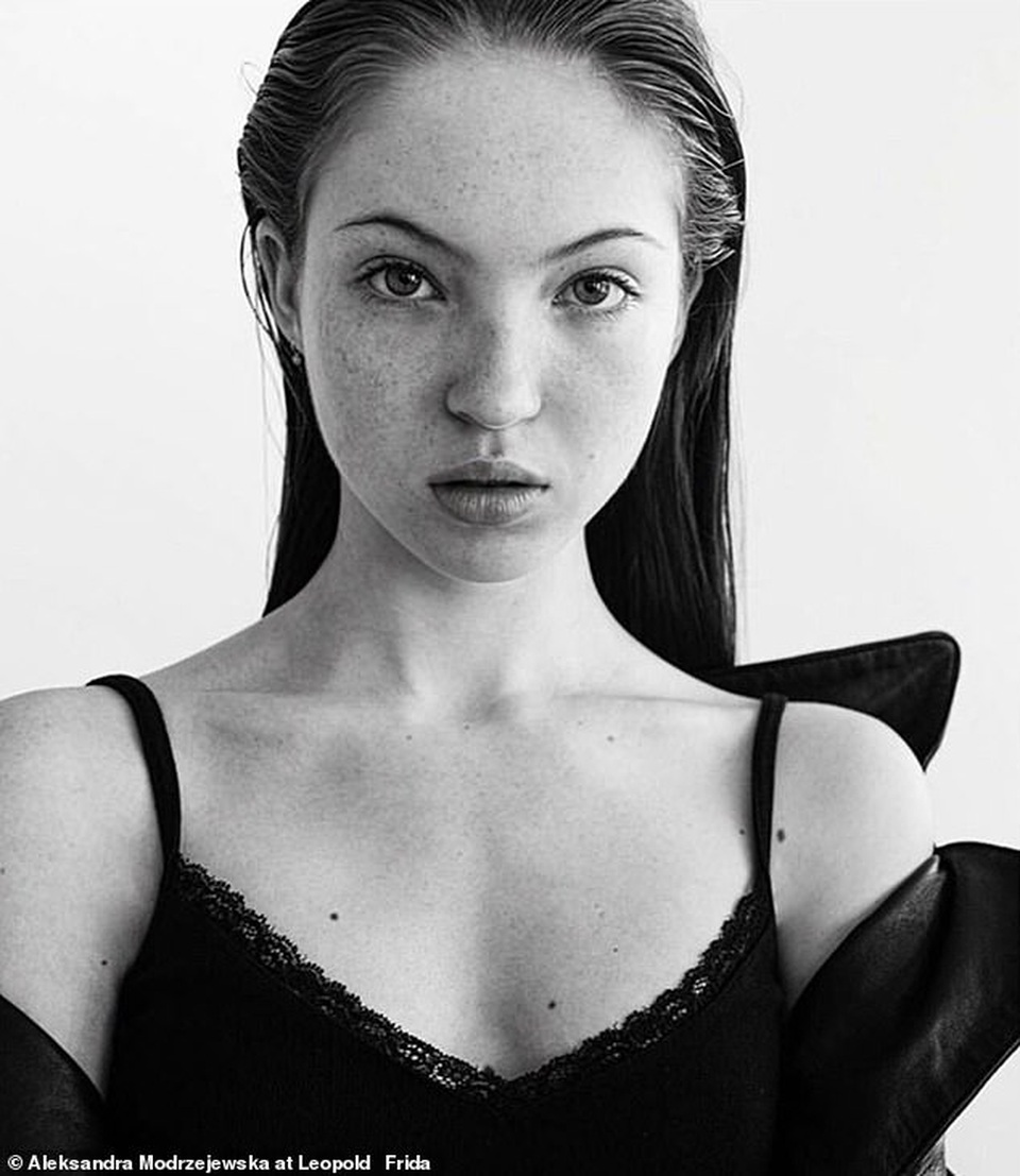 Vẻ đẹp thiếu nữ của con gái siêu mẫu Kate Moss - 1 Vẻ đẹp thiếu nữ của con gái siêu mẫu Kate Moss - 1