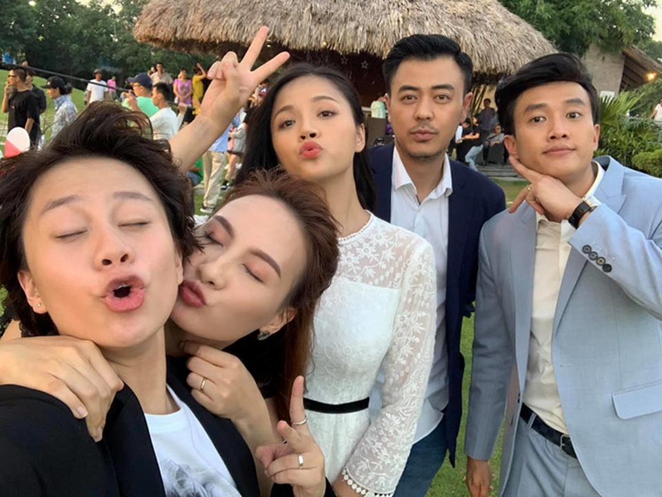 “Về nhà đi con”: Kết phim có hậu nhưng màn cầu hôn Vũ - Thư vẫn bị chê - 5 “Về nhà đi con”: Kết phim có hậu nhưng màn cầu hôn Vũ - Thư vẫn bị chê - 5