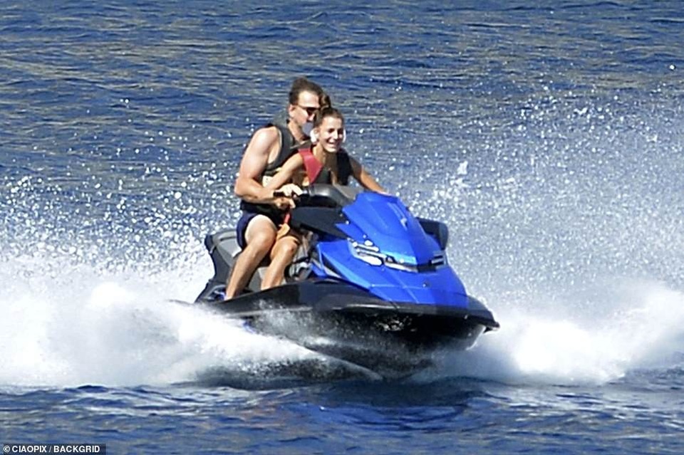 Leonardo DiCaprio hạnh phúc bên bạn gái trẻ - 7 Leonardo DiCaprio hạnh phúc bên bạn gái trẻ - 7