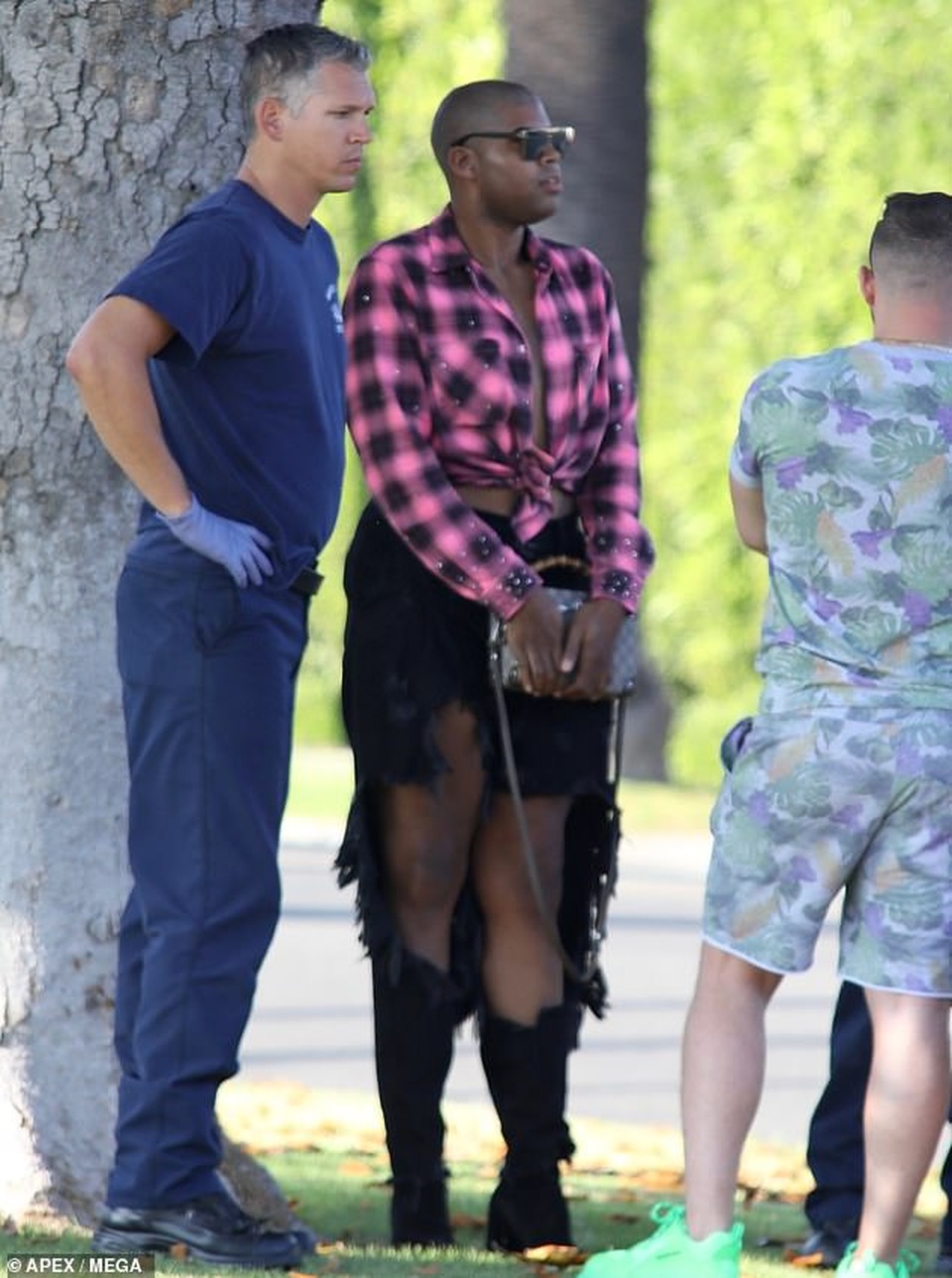 Ngôi sao đồng tính EJ Johnson lo lắng khi gặp tai nạn xe hơi - 4