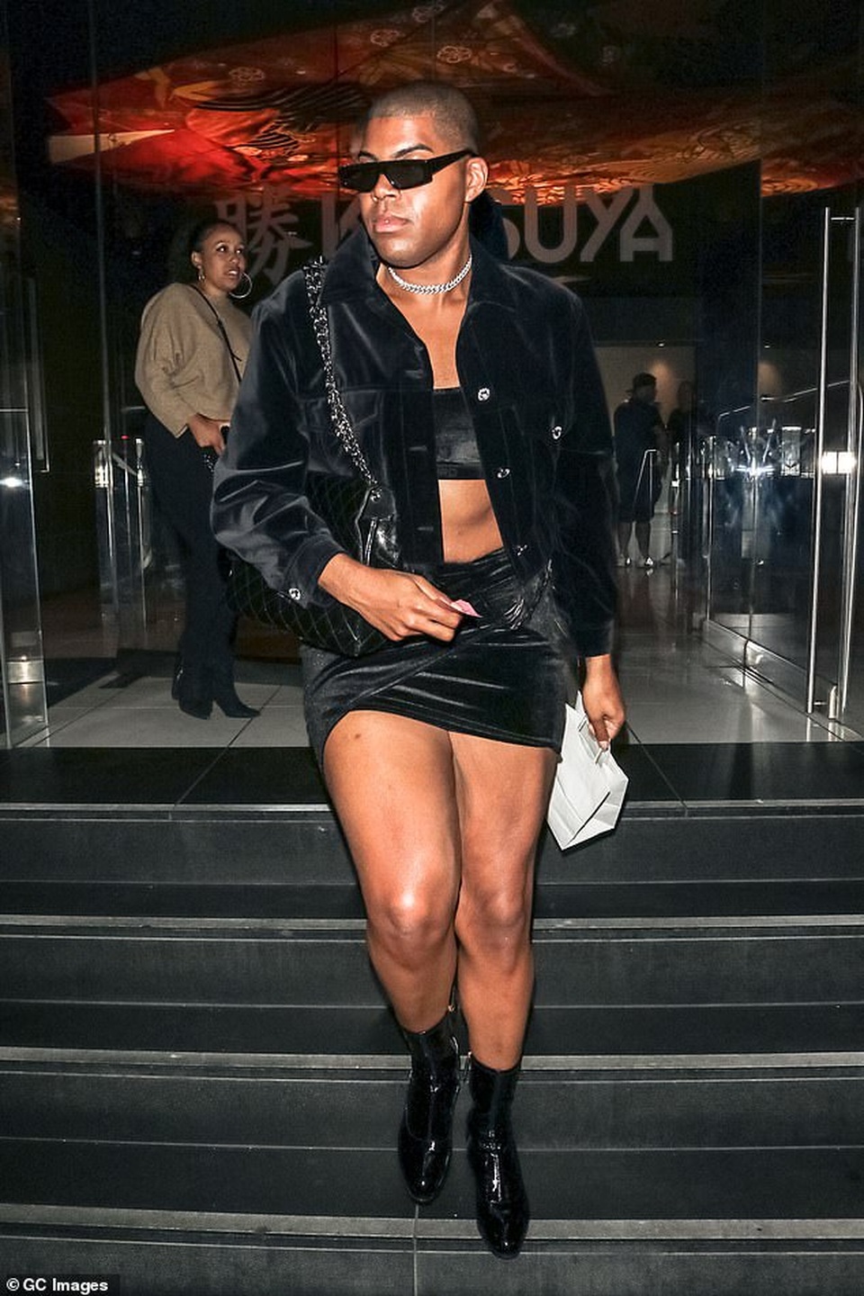 Ngôi sao đồng tính EJ Johnson lo lắng khi gặp tai nạn xe hơi - 5