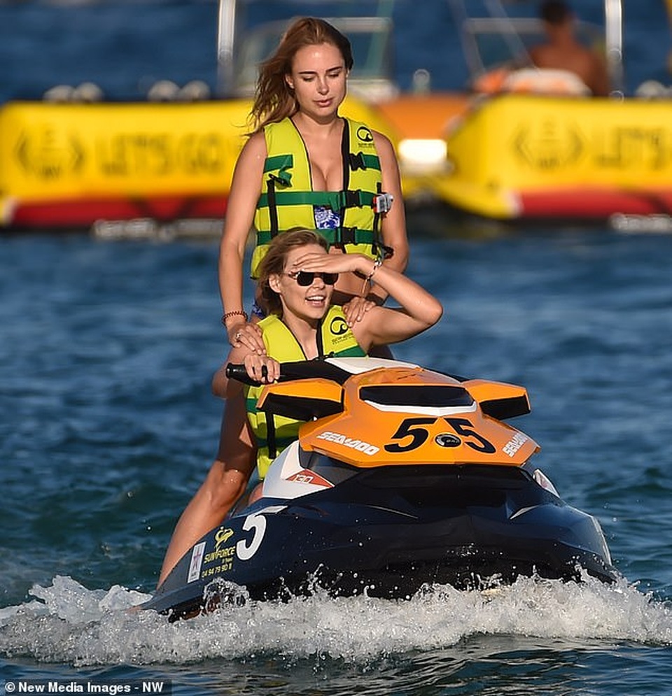 Kimberley Garner cuốn hút từng centimet - 7