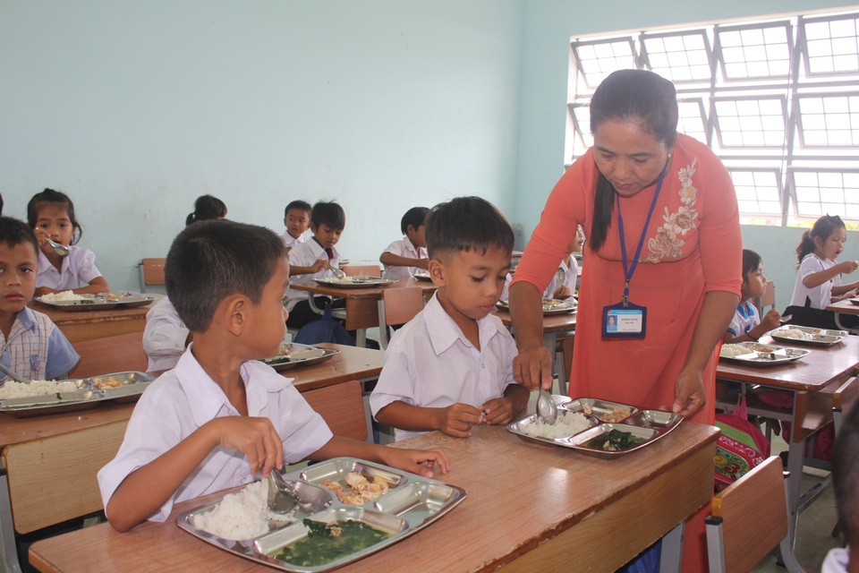 Cấp hàng ngàn tấn gạo cho học sinh “vùng khó” trong năm học mới - 1