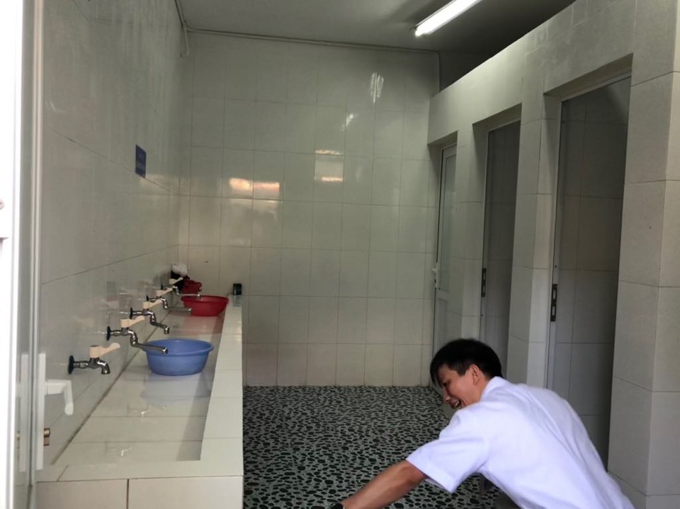 Bệnh viện chạy đua thoát “điểm liệt” nhà vệ sinh bẩn - 1